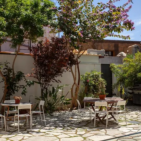 Проживание в семье Memeraki Artist Residency