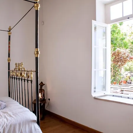 Проживание в семье Memeraki Artist Residency *