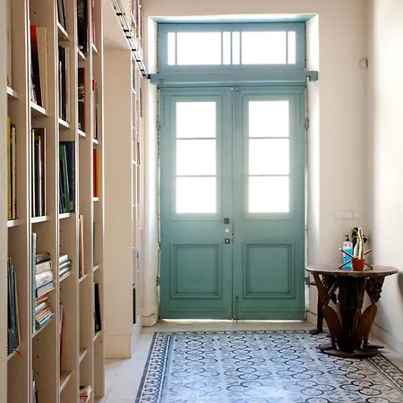 Проживание в семье Memeraki Artist Residency *