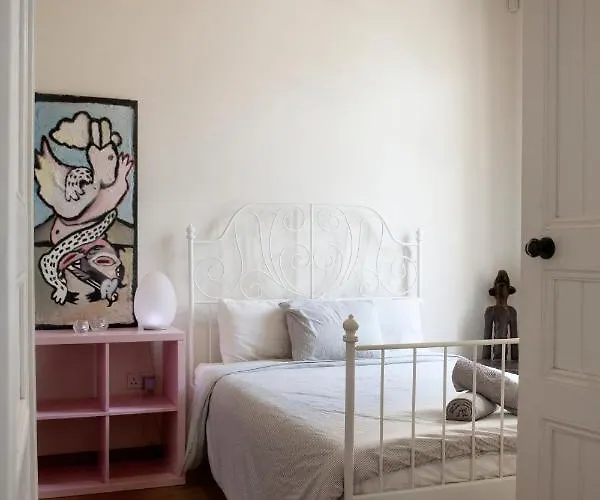 Memeraki Artist Residency Habitación en casa particular *